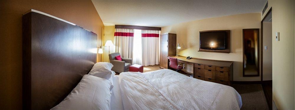 Four Points By Sheraton Edmundston Hotel & Conference Center Extérieur photo